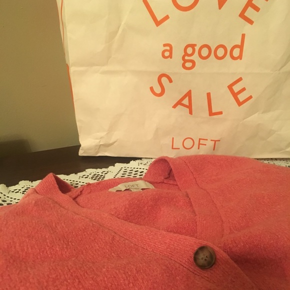 Ann Taylor Loft three button salmon cardigan! - Picture 5 of 5